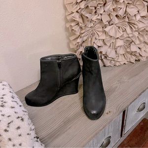 Steven by Steve Madden Black Leather Honu  Wedge Ankle Zipper Booties Sz 10